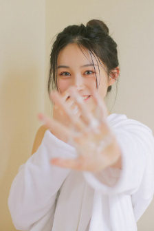 跳抖胸舞